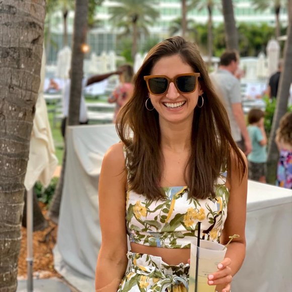 Meet your Posher, Kelly - Picture 1 of 4